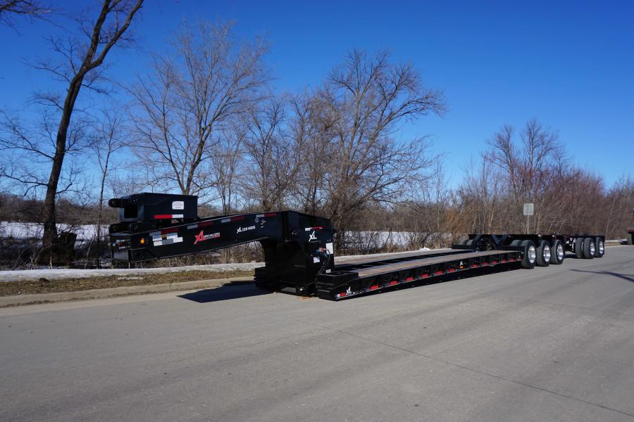 The XL 120 HDG trailer features several different configuration options to haul equipment. This includes setting up with a 3+2 or 4+1.