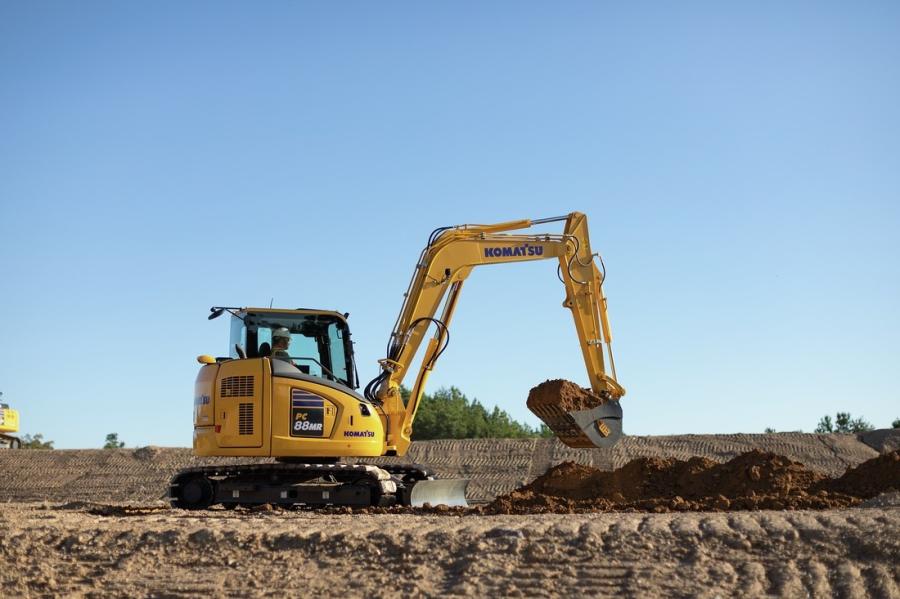 The 67.7 hp (50.6 kW) excavator has standard high flow auxiliary hydraulics with proportional joysticks that offer increased job versatility, while providing precise attachment control.
