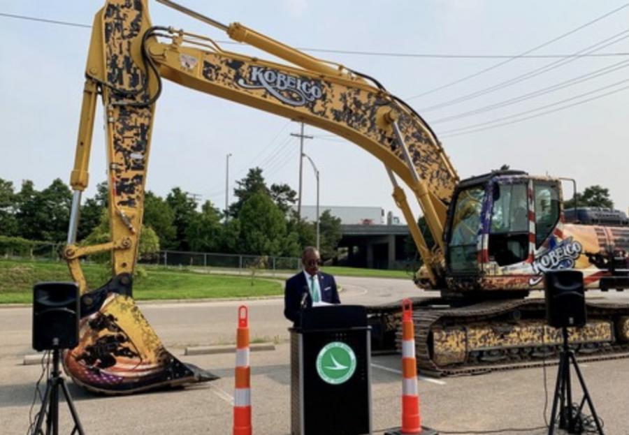 Ohio Department of Transportation (ODOT) Director Jack Marchbanks officially kicked off an $88 million project to reconstruct Interstate 70 through the city of Zanesville on July 20.
(Ohio Department of Transportation photo)