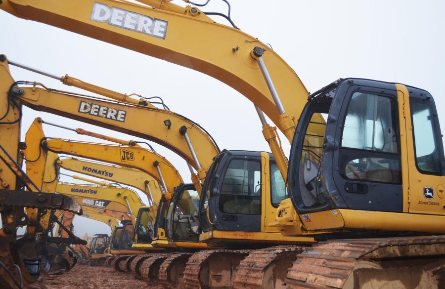 Joey Martin Auctioneers always brings a nice selection of hydraulic excavators to any of its regular sale site auctions.    
