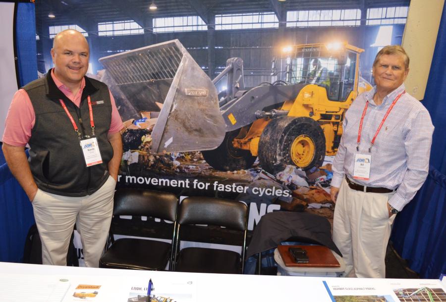 Speaking with customers and prospects about the company’s newest product offerings are Alta Equipment Company’s Tampa, Fla.-based Kevin Gray (L) and Bill Cannon.