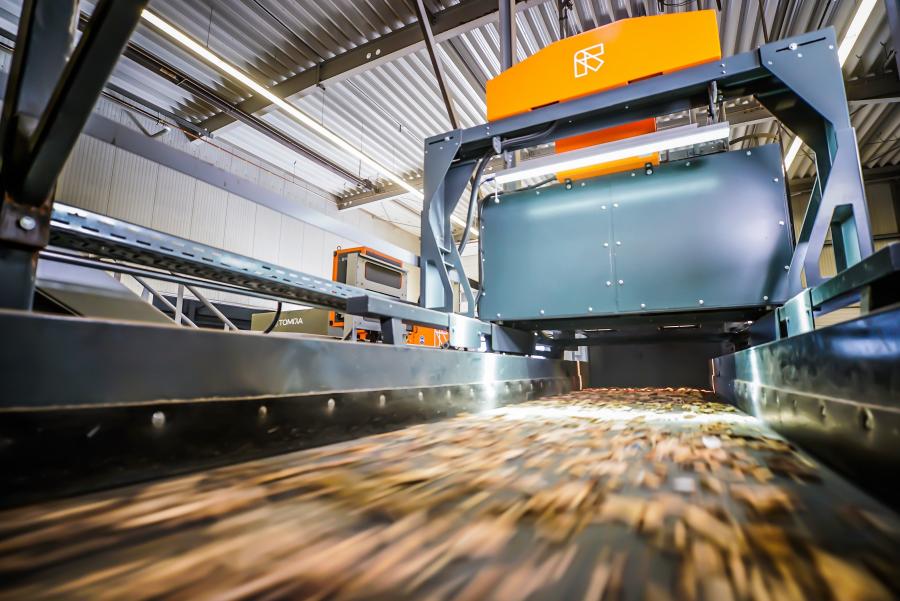 TOMRA Pioneers Use of Deep Learning Technology in Wood Recycling Applications - Image