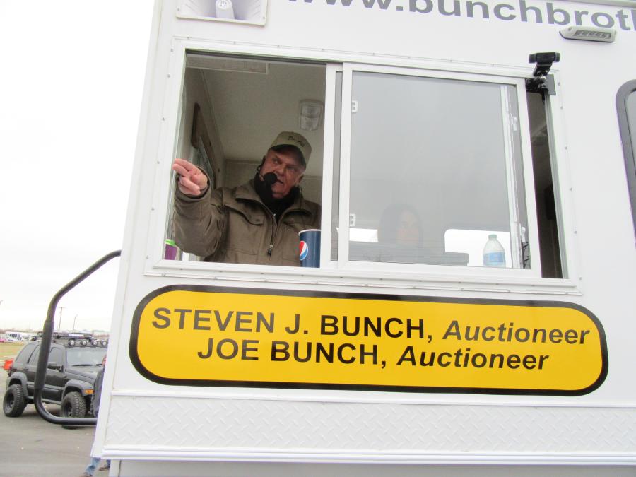 Bunch Brothers’ lead auctioneer Steven Bunch calls out another winning bid.
