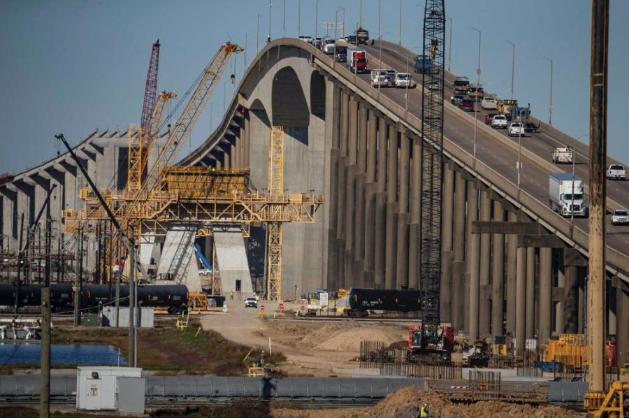The replacement of the 40 year old road bridge with a new bridge forms part of a wider project to widen the tolled route on either side of the Houston Ship Canal.