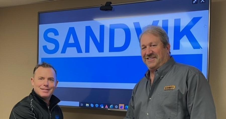 Tim Winslow (L), dealer manager of Sandvik Mobile Crushers and Screens West USA, welcomes Dan Healy, president of Diesel Machinery Inc., as the Sandvik dealer in South Dakota.