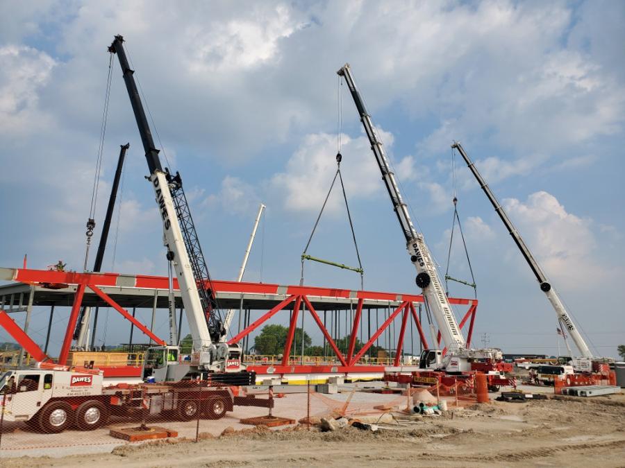 In the first major phase of construction, Dawes sent six cranes to help lift and secure two 250-ft. steel trusses that form opposite sides of the structure. (Archives & Armory of PMML photo)