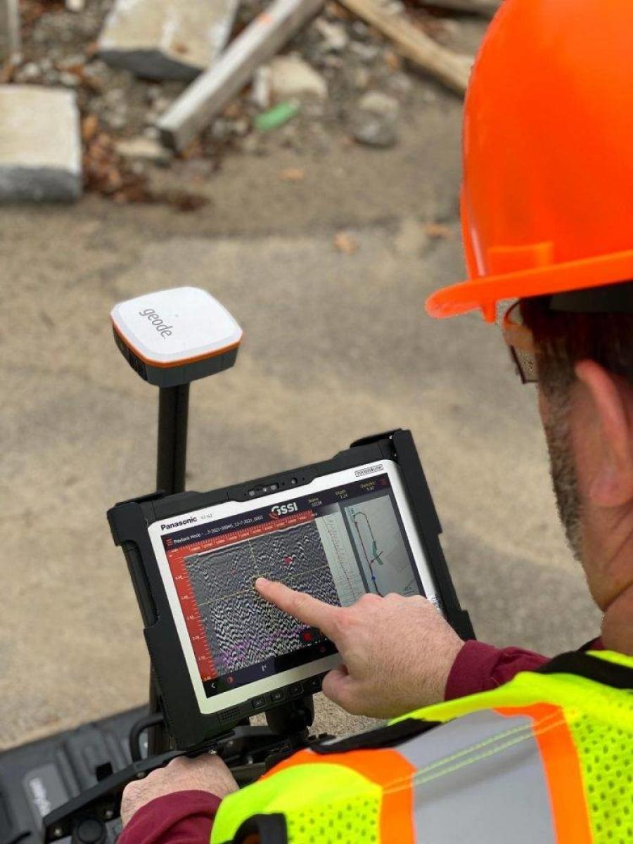 UtilityScan is ideal for marking the location and depth of subsurface utilities, including gas, sewer, and communication lines. Real-time target mapping features include a new map mode that allows users to trace their steps and gain a bird’s-eye view of their survey.
