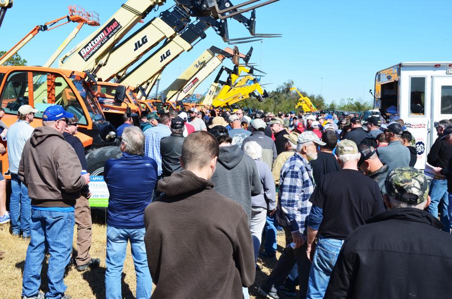 Material handlers drew a nice crowd of bidders during the middle of the week.