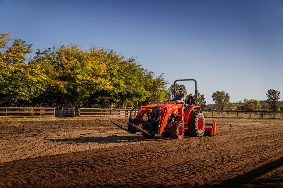 The L02 Series offers two horsepower options, with 33 and 37.5 gross hp on the L3302 and L3902, respectively. Kubota’s L02 Series tractors are equipped with a common-rail system (CRS) with electronic controlled fuel injection and are designed to reduce noise and vibration for a smooth operator experience.