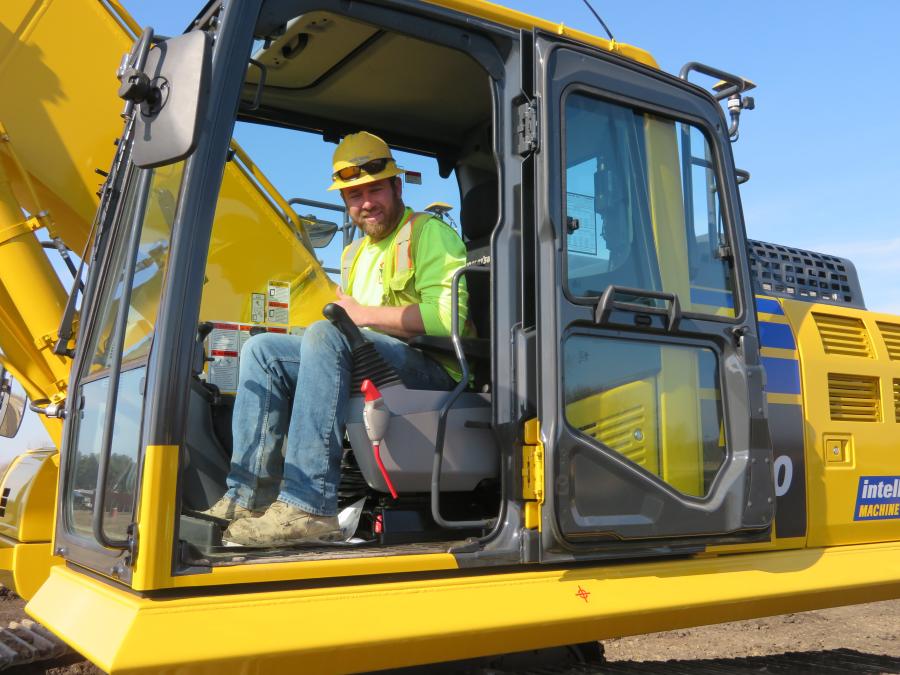 Matt Dobler of Local 150 Operating Engineers tries out the Komatsu PC290LCi with intelligent Machine Control 2.0.
 