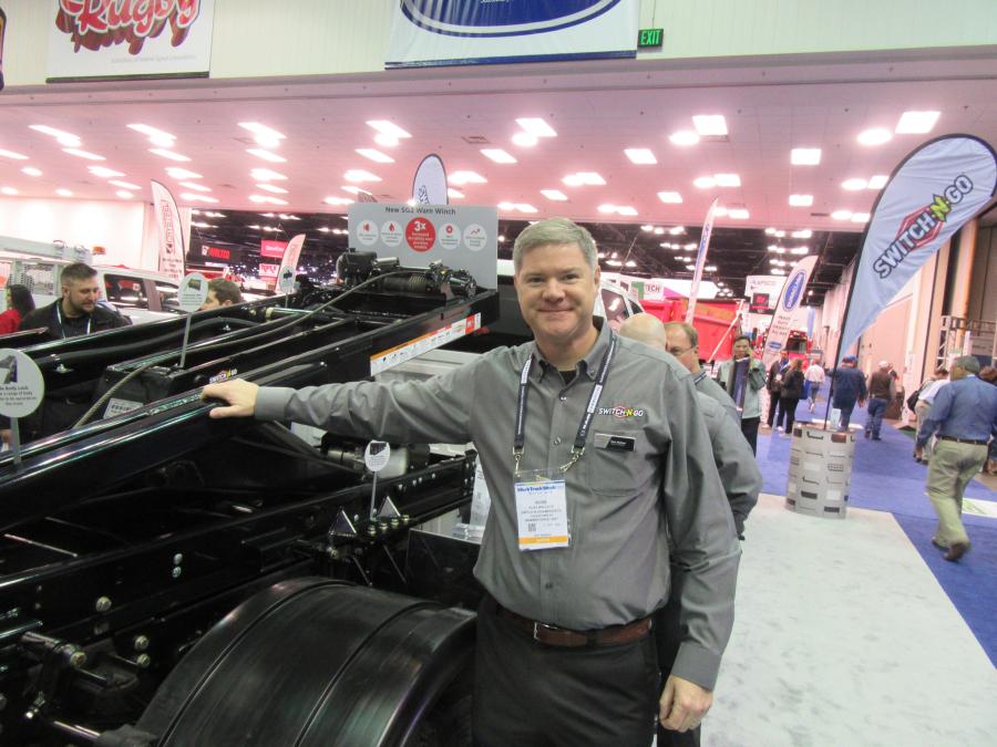Switch-n-Go/Amerideck’s Russ Wallace spoke with attendees about the company’s new hoist system at the show.