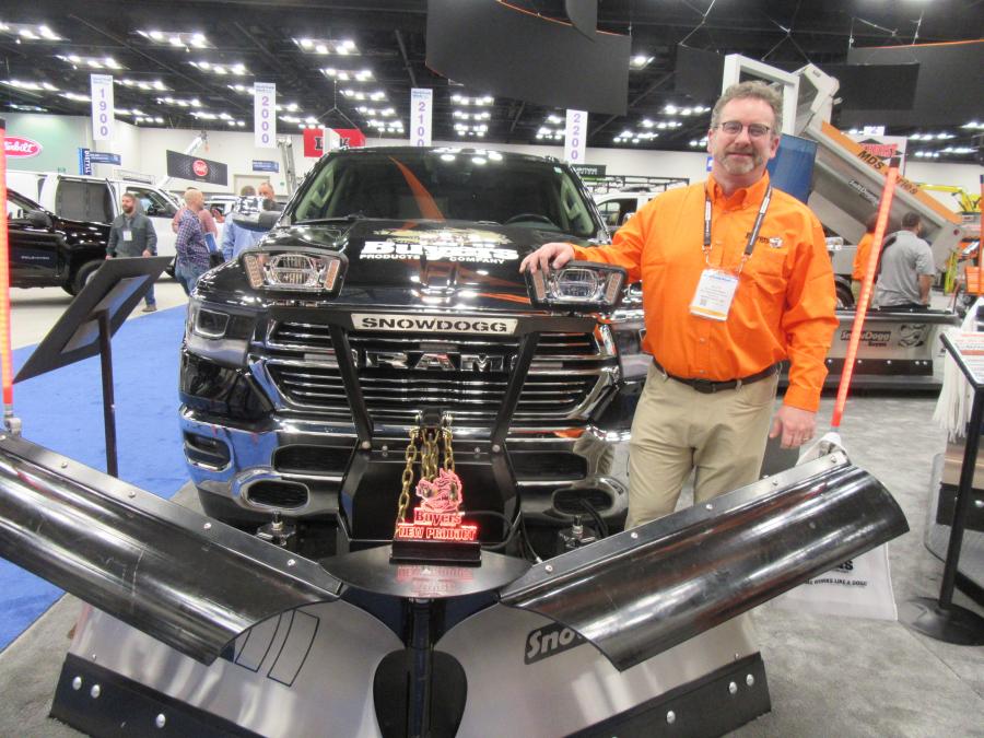 Buyers Products’ Scott Moorman introduced the company’s new VMXII snowplow with key features including RapidLink attachment system, Floating A-frame and a fully enclosed hydraulic power system. 