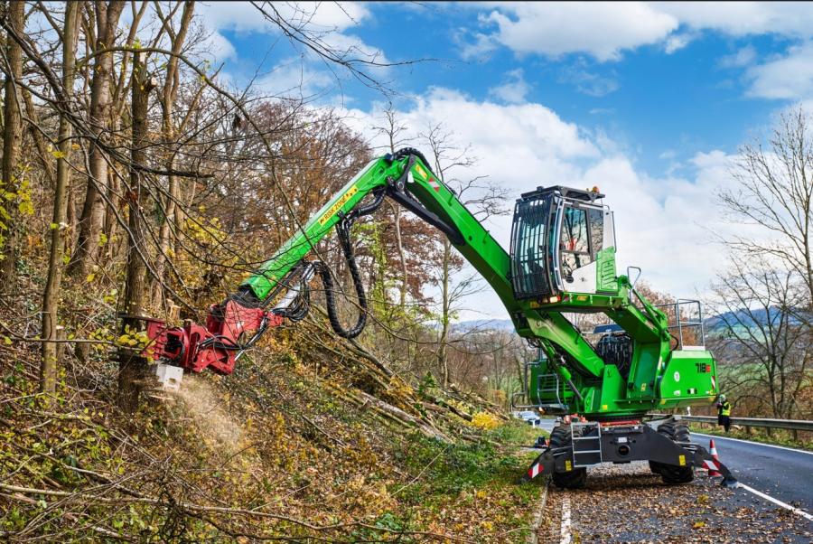 Precision and efficiency: the 718 E grips, saws and lays down logs in a controlled manner.