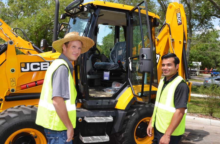 Brent Scott (L) of Scott Equipment, Hudson, Fla., a customer who has owned and operated a JCB backhoe loader for 30 years, talks about the significant improvements he sees in the newest JCB 3CX Plus backhoes with JCB’s backhoe product specialist Galvin Rodriguez.   
(CEG photo)