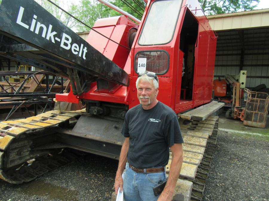 Midwest Contractor’s Gary Sites admired this 1964 Link-Belt LS-98 crawler crane up for bid at the auction.
(CEG photo)