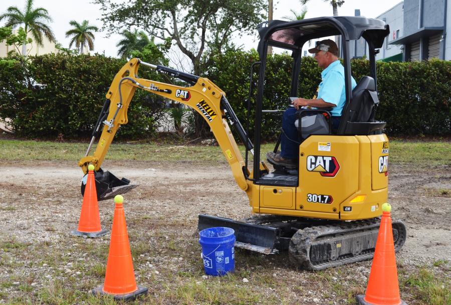 Finessing his way through the mini-excavator challenge is George Johnston of Douglas N. Higgins Inc., Naples, Fla.
(CEG photo)