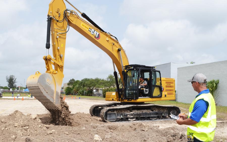 Ripping it up on the excavator challenge is Carlos Rodriguez (in cab), South Florida Excavating Inc., Miami, Fla., while one of Kelly Tractor’s demonstration instructors, Chad Thompson, keeps time and scoring on the run.
(CEG photo)