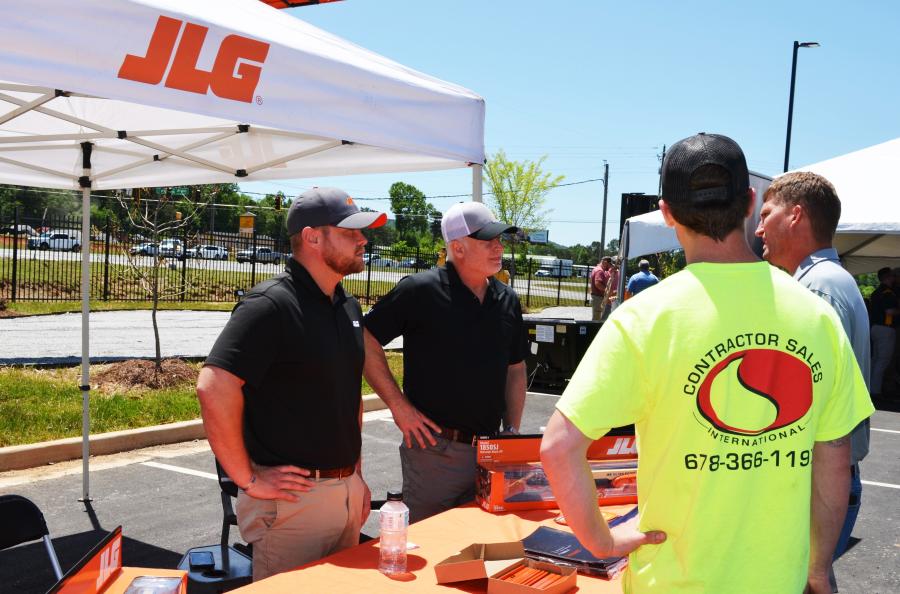 JLG’s Daniel Beverly (L) and Jay Leathers discuss their company’s available products from Yancey Rents.
(CEG photo)