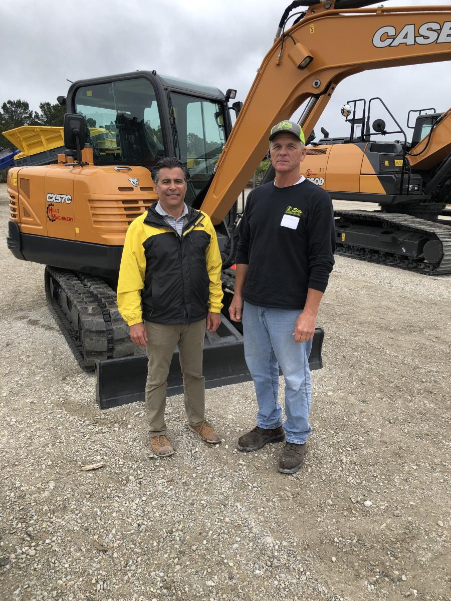 Dru DuBois (L) of Hills Machinery goes over the Case CX 57C excavator with Buster Leverette of Elite Construction & Grading in Wilmington, N.C.
(CEG photo)