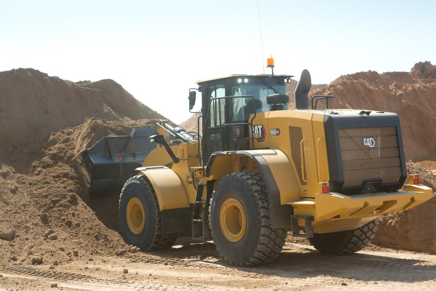 Ensuring excellent material retention and increasing efficiency, the loader’s optional ride control improves operating smoothness over rough terrain.