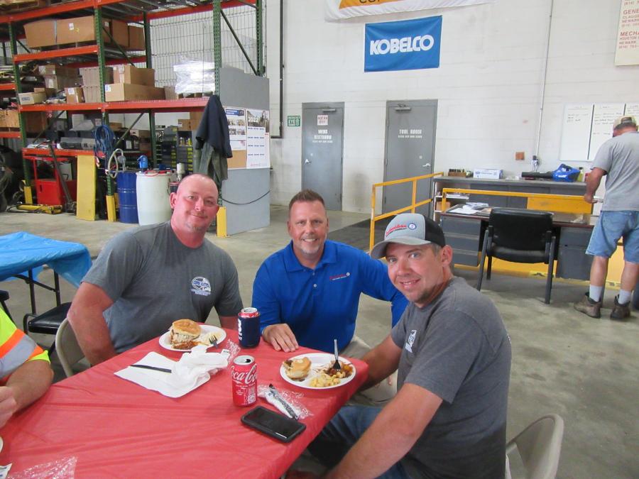 Southeastern Equipment’s Heath Watton (C) chats with Dreams Excavating & Paving’s Terry Parry (L) and Brett Ginn while they enjoyed lunch.
(CEG photo)