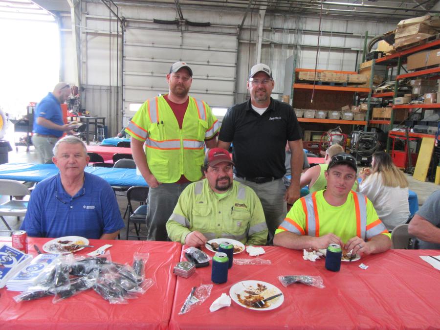 Southeastern Equipment’s Doug Neff enjoys lunch with Dustin Eppley, John Reynolds and Ryan Weaver along with Southeastern Equipment’s Clint Appleman. 
(CEG photo)