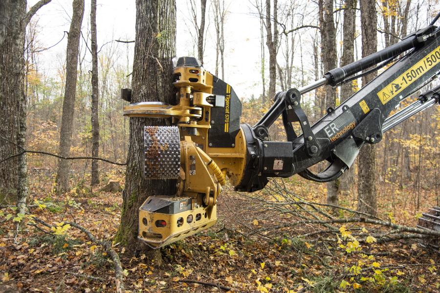 The 570 fixed head design combines two proven technologies — the Tigercat 570 harvesting head and the Tigercat 340 degree wrist.