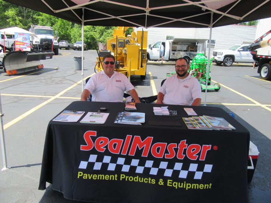 SealMaster’s Robert Shutt (L) and Robert Griffith were on hand to discuss the company’s pavement products and equipment.
(CEG photo)