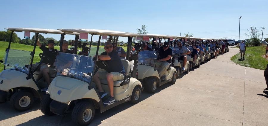 Golfers are ready to tee 
off at IAAP’s 2021 golf outing.
(Shawn McKinney, IAAP photo)