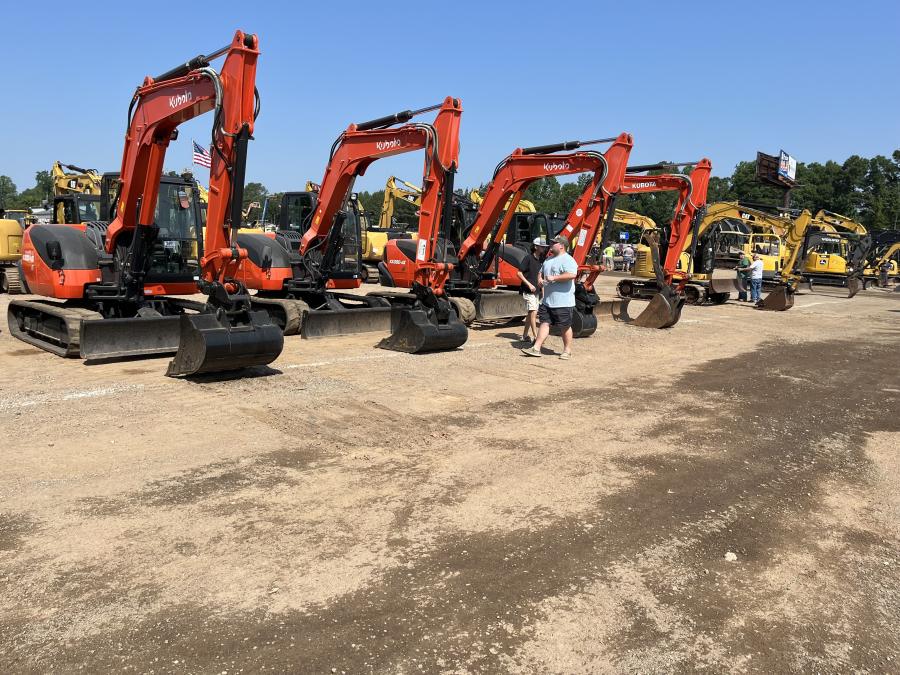 The auction included a good selection of compact excavators from Kubota, John Deere and Cat.
(CEG photo)