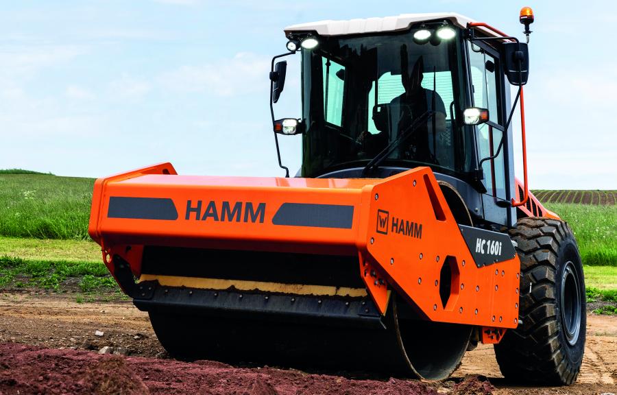 Large slope angles and powerful drives guarantee that the compactors in the HC series achieve excellent compaction on uneven and steep terrain — even on inclines over 60 percent.