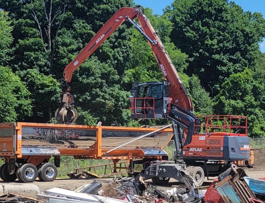 Wood’s CRW of Carlisle, Pa,. recently sold its first Atlas material handler to Jack’s Auto Inc. of Mt. Morris, Pa.
(Photo courtesy of Wood’s CRW.)