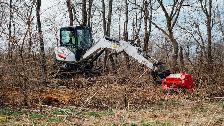 Ideal as an entry level vegetation management tool, the FMX28 can replace workers wielding chainsaws and hand crews, making the technology much safer and more productive, especially when working on slopes.