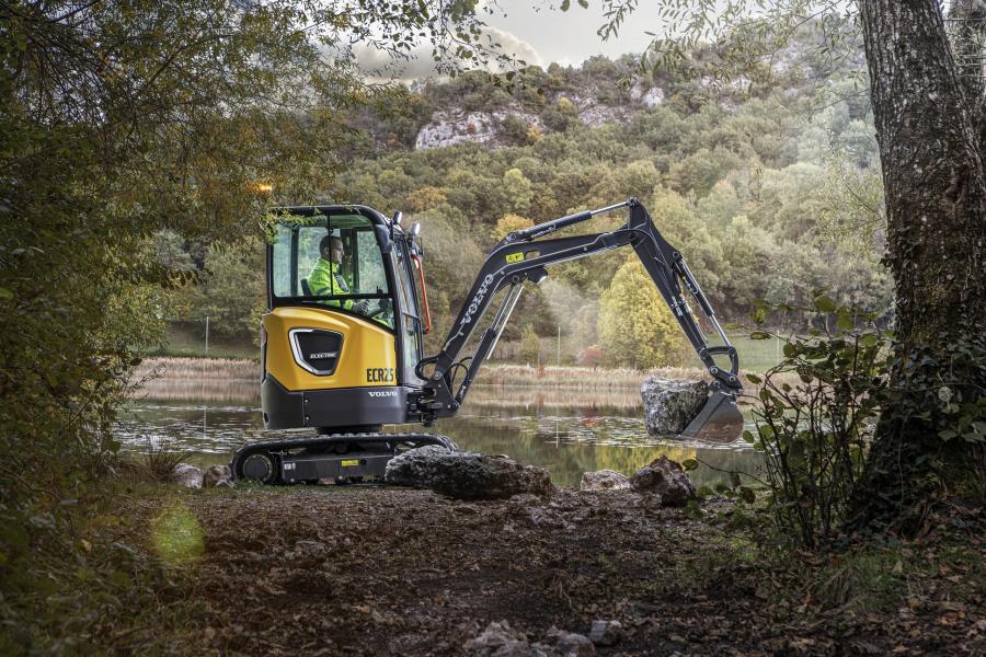 “The battery technology used in the Volvo L25 [compact wheel loader] and ECR25 Electric [compact excavator] is the same or similar to the one used in electric vehicles,” said Lars Arnold, electromobility product manager of Volvo Construction Equipment.
(Volvo photo)