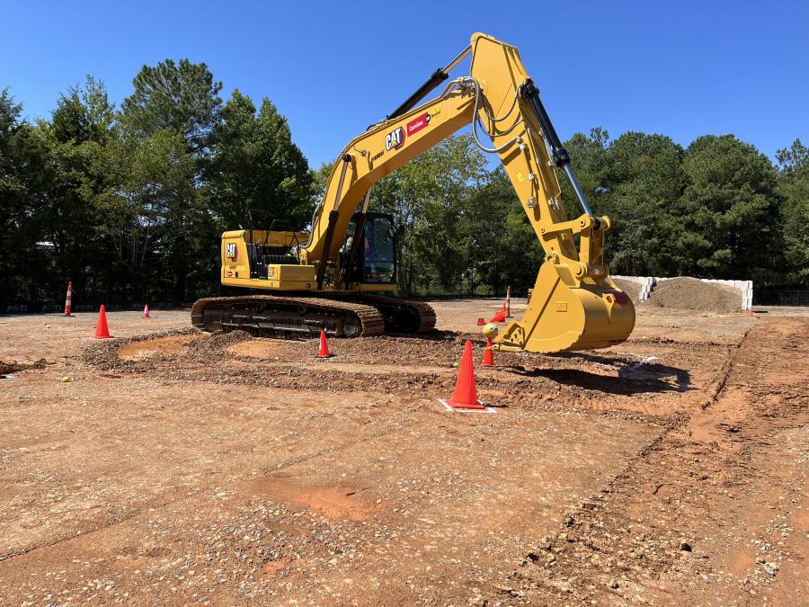 The Cat 330 excavator features a new cab that is focused on operator comfort and productivity. The contestant uses the bucket to scoop up balls without tipping over the cones.
(CEG photo)