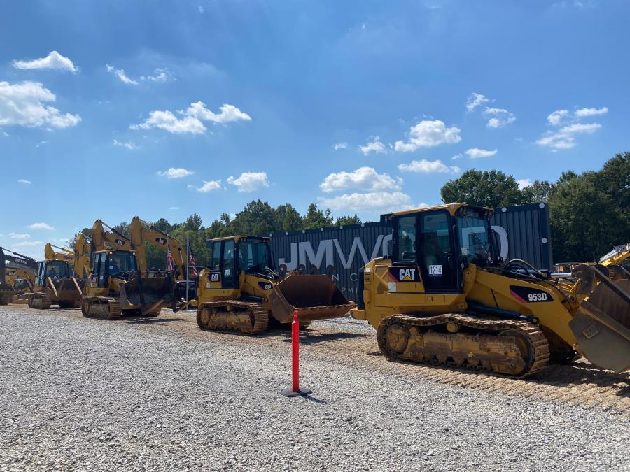 A fleet of Cat 963C loaders arrived as part of the Selective Inc. retirement sale. 
(CEG photo)