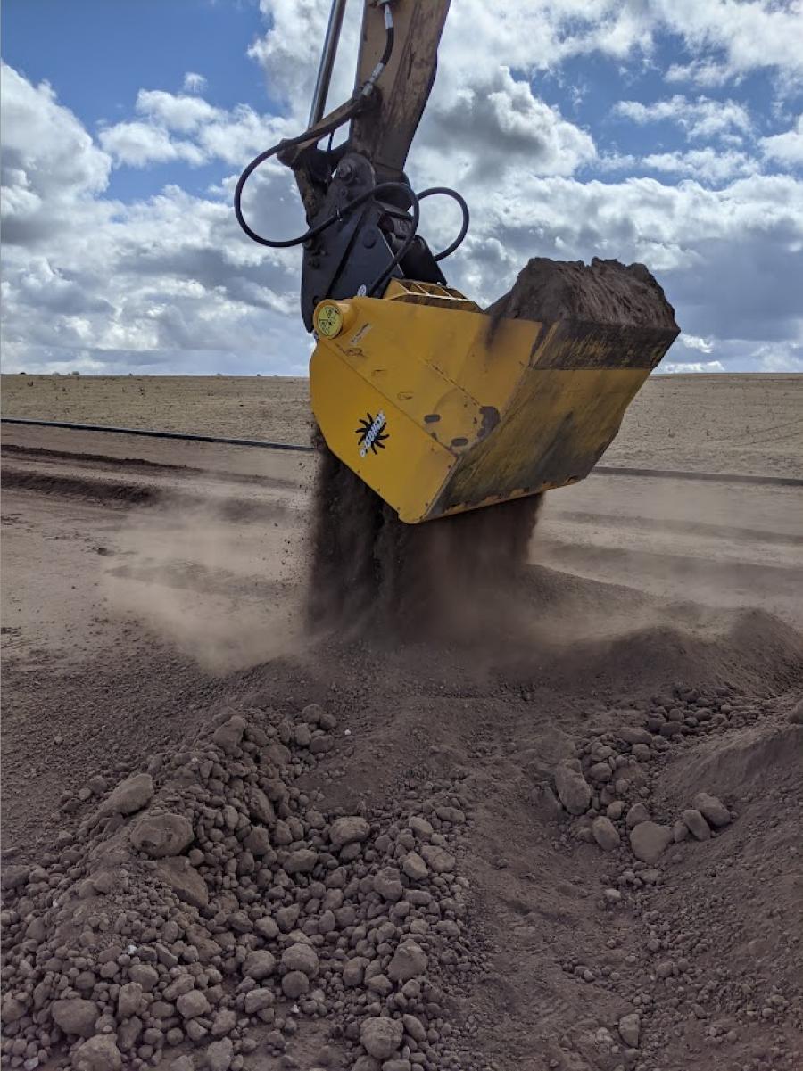 Gyru-Star has adapted all new buckets in the HDX range to come with a stainless-steel floor. This upgrade was in part to the knowledge gained in the environment working in the damp loamy soil in the local region.
(Photo courtesy of Gyru-Star)