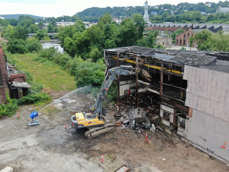 The Waterbury Development Corporation has hired Stamford Wrecking Company to complete the second phase of the demolition of the former Anamet site located at 698 South Main St.
(Photo courtesy of Stamford Wrecking Company)
