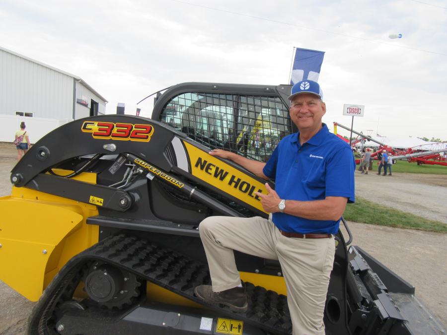 New Holland product specialist David “25” Kohuth spoke with attendees about the company’s C332 compact track loader.
(CEG photo)