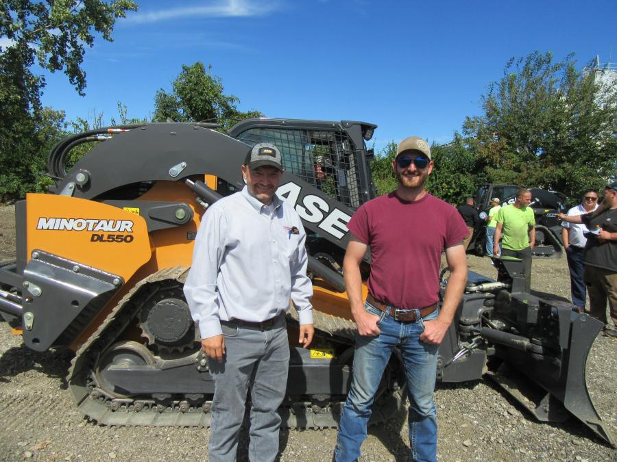 Southeastern Equipment Company’s Tim Matheney (L) catches up with Jacob Robinson, who was impressed with the size and capabilities of the Minotaur DL550. “It can fit and maneuver in places where a dozer would be too much machine,” he said.
(CEG photo)