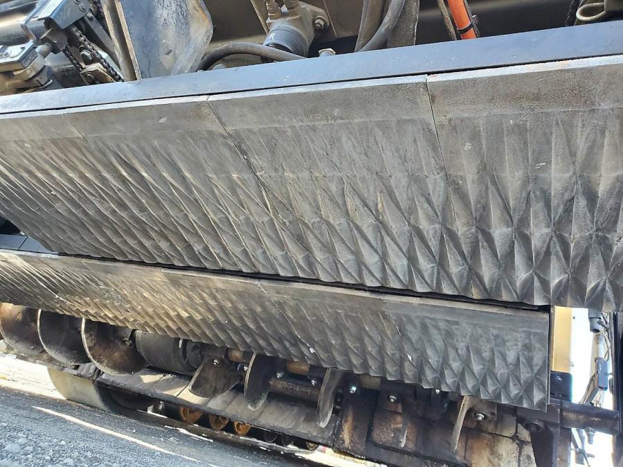 Oxclaw's three-dimensional textured screen provides lateral compaction confinement to asphalt material.