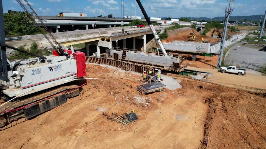 In Chattanooga, Tenn., construction crews continue their work on the $32 million I-24 interchange project at Broad and Market Streets.
(Wright Brothers photo)