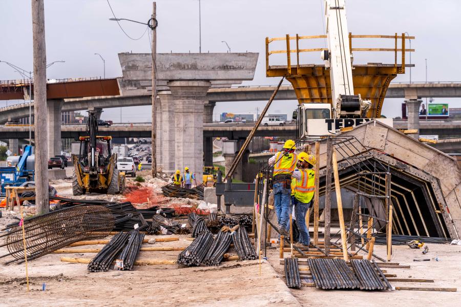 Local officials reached an agreement for the advancement of the I-45 North Houston Highway Improvement Project (NHHIP), a massive highway endeavor that is valued at more than $7 billion. Negotiations to resume the project have been ongoing for nearly two years.
(Photo courtesy of TxDOT.)