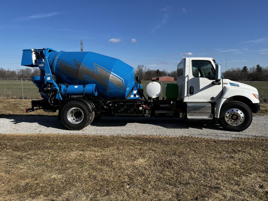 The all-electric option is available on the Terex Advance Mini-Mix range, which was launched in 2022 to support ready mixer producers and contractors with a small volume mixer for short-loads or tight spaces.