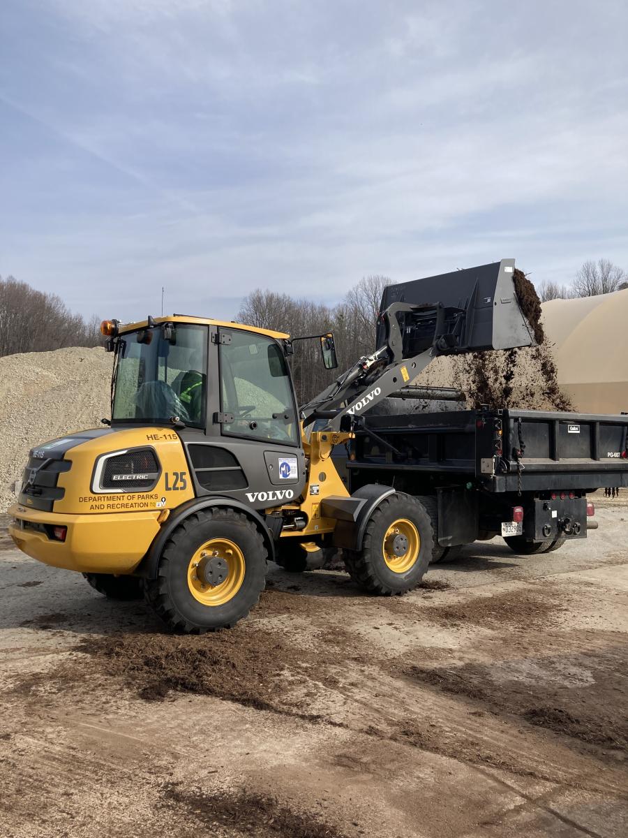 A Maryland county parks department purchased an L25 Electric compact wheel loader and an ECR25 Electric compact excavator as part of their plan to reduce their carbon footprint.
