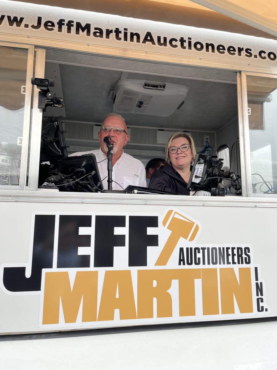Jeff Martin makes the pre-auction announcements, while Jennifer Martin gets a few other details sorted out.
(CEG photo)