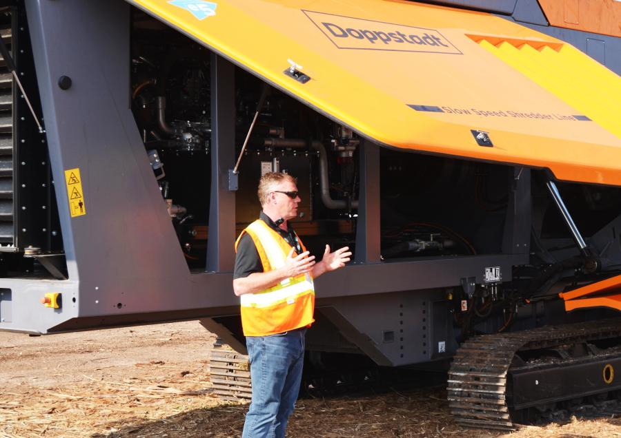 Warren Harte of Ecoverse presents the overall advantages of the slow speed high-torque shredding process of the Doppstadt Inventhor 9. 
(CEG photo)
