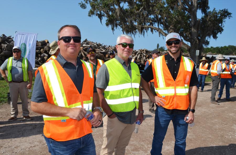 Rehydrating and catching up on the industry in between demos (L-R) are Alta Equipment’s Jason Silvestri and Jeremy Daniel and Jason Disbrow of Universal BioCarbon, Canal Point, Fla. 
(CEG photo)