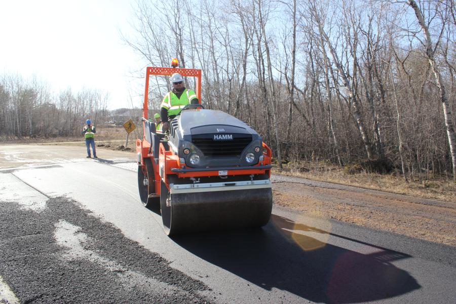 The Hamm HD 14 VV tandem roller smooths things out directly after asphalt is laid.
(CEG photo)