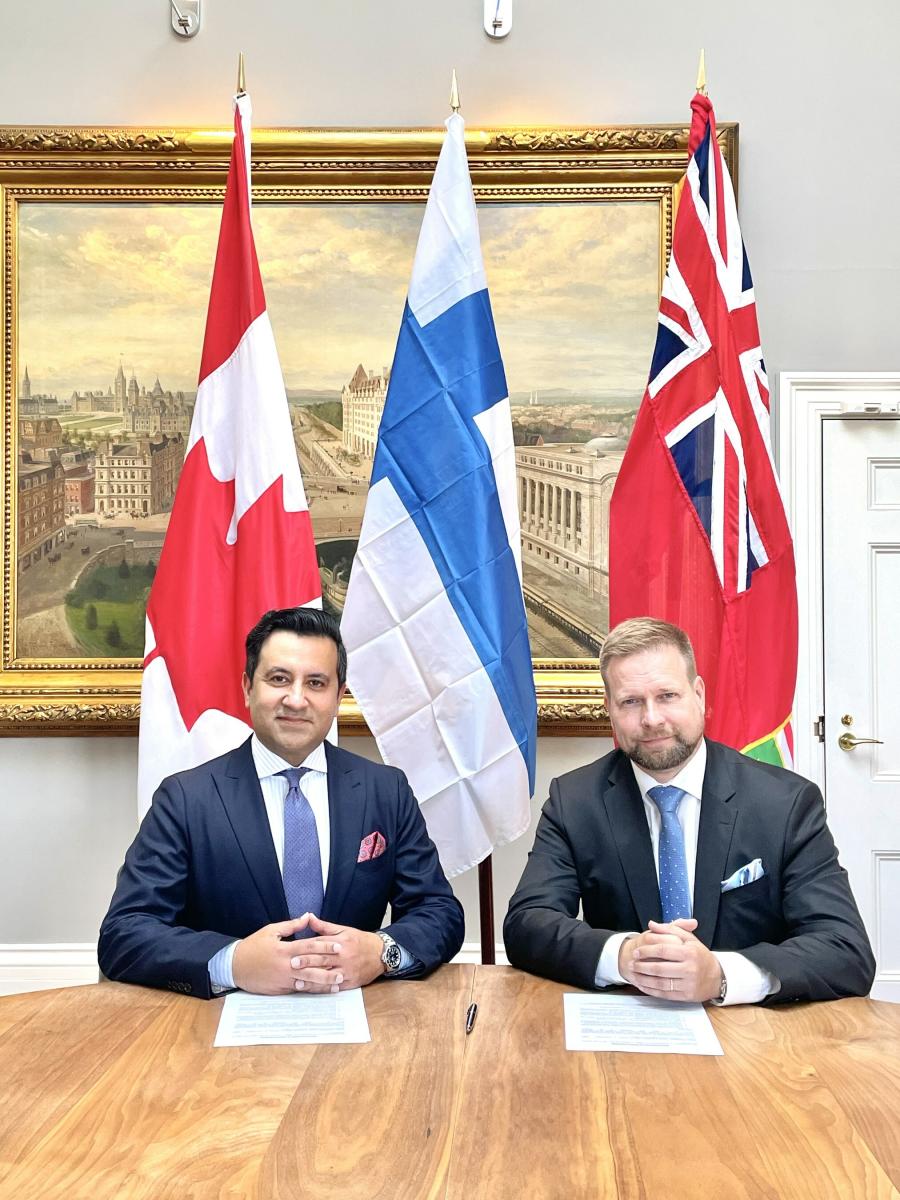 Zeeshan Syed (L), president of Avalon Advanced Materials Inc., and Mikko Rantaharju, vice-president of Hydrometallurgy at Metso Corp., sign a memorandum of understanding to pursue the development of Ontario’s first lithium hydroxide processing facility. (CNW Group/Avalon Advanced Materials Inc. photo)